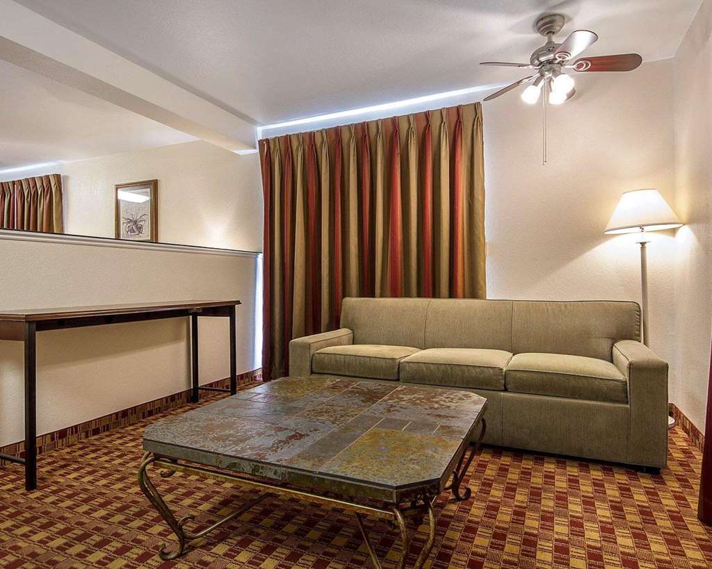 Quality Inn & Suites Capitola By The Sea Room photo