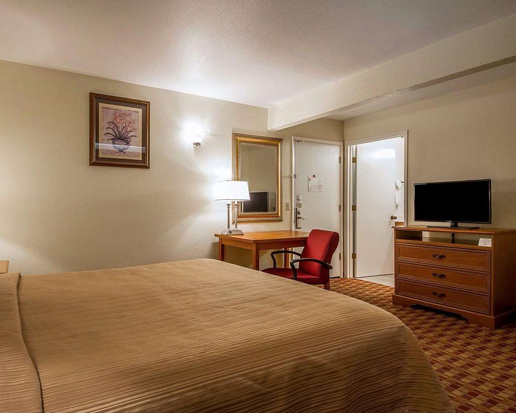 Quality Inn & Suites Capitola By The Sea Room photo