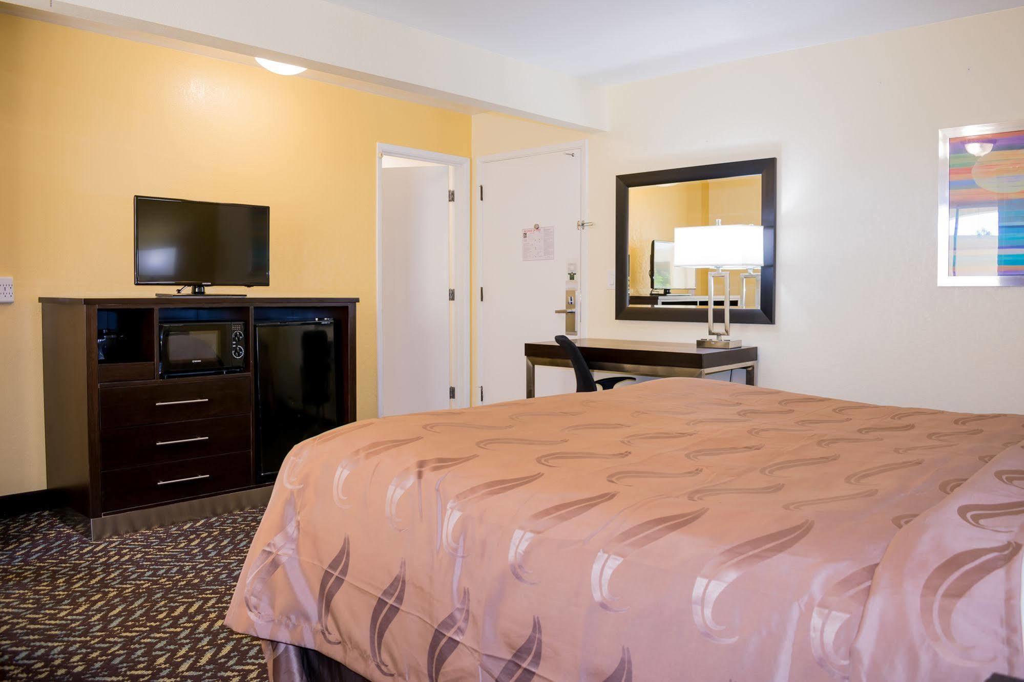 Quality Inn & Suites Capitola By The Sea Exterior photo